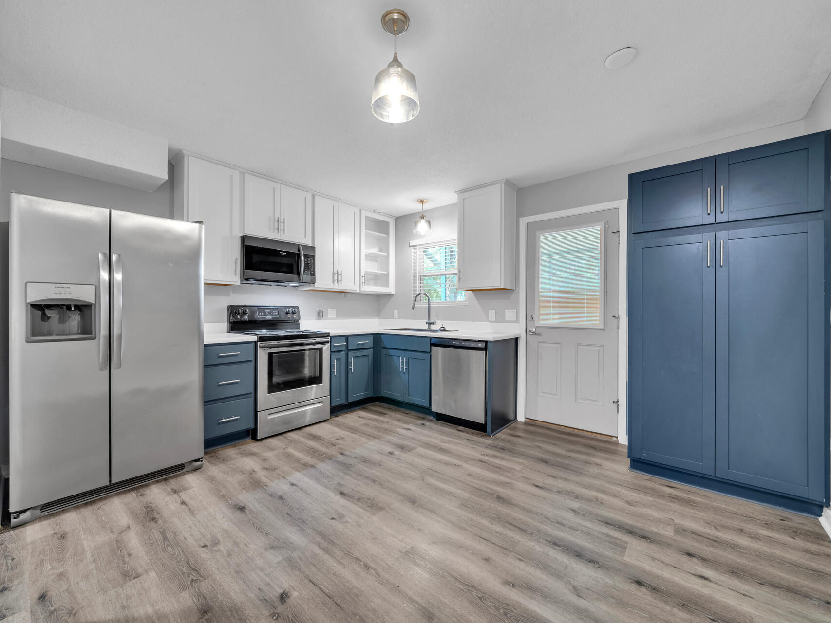 TOWNHOUSES AT THE HAMPTONS - Residential