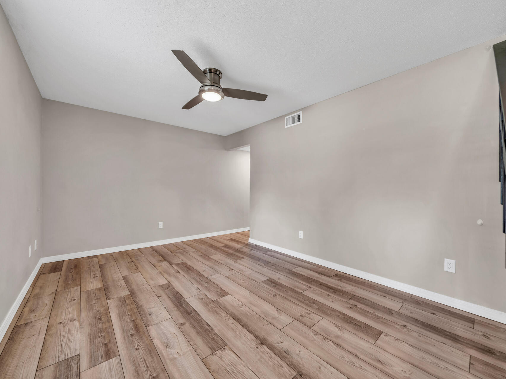 TOWNHOUSES AT THE HAMPTONS - Residential