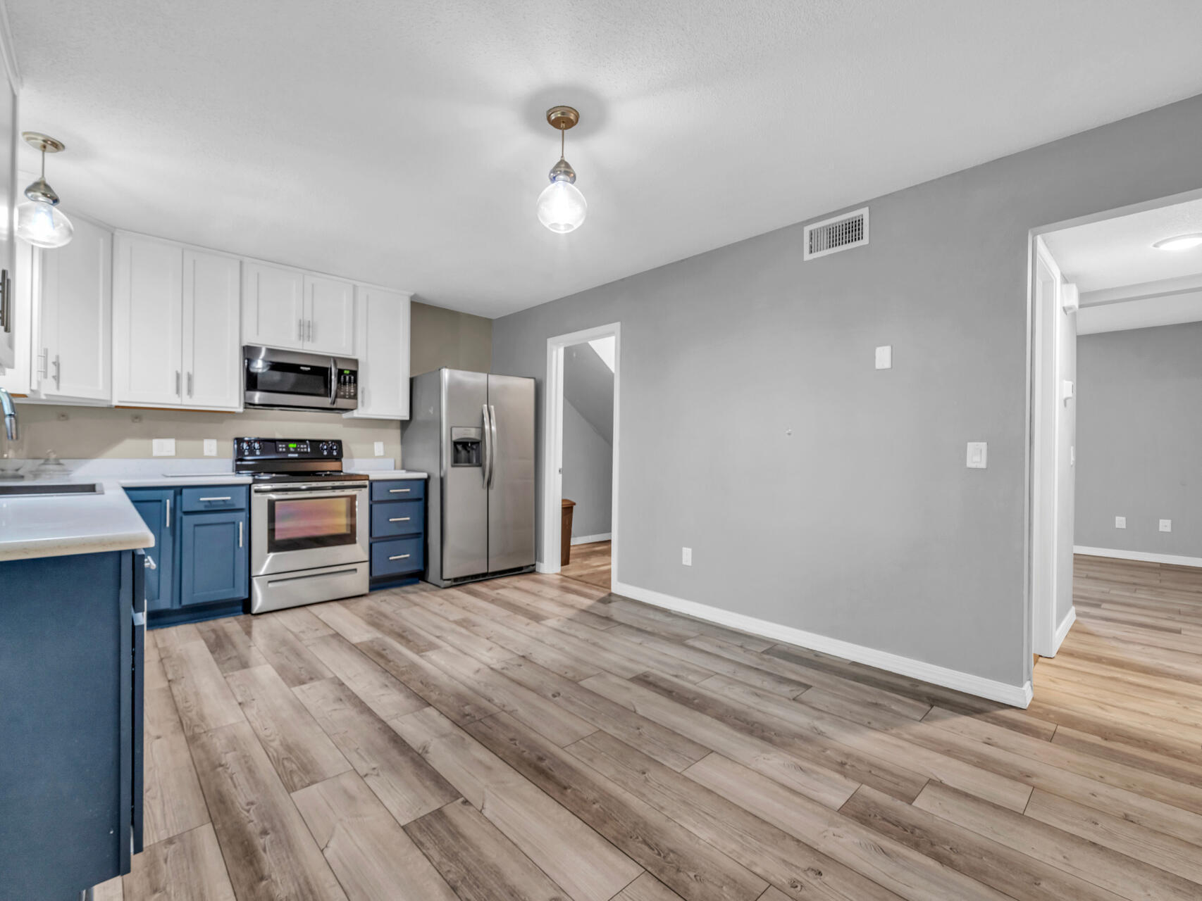 TOWNHOUSES AT THE HAMPTONS - Residential