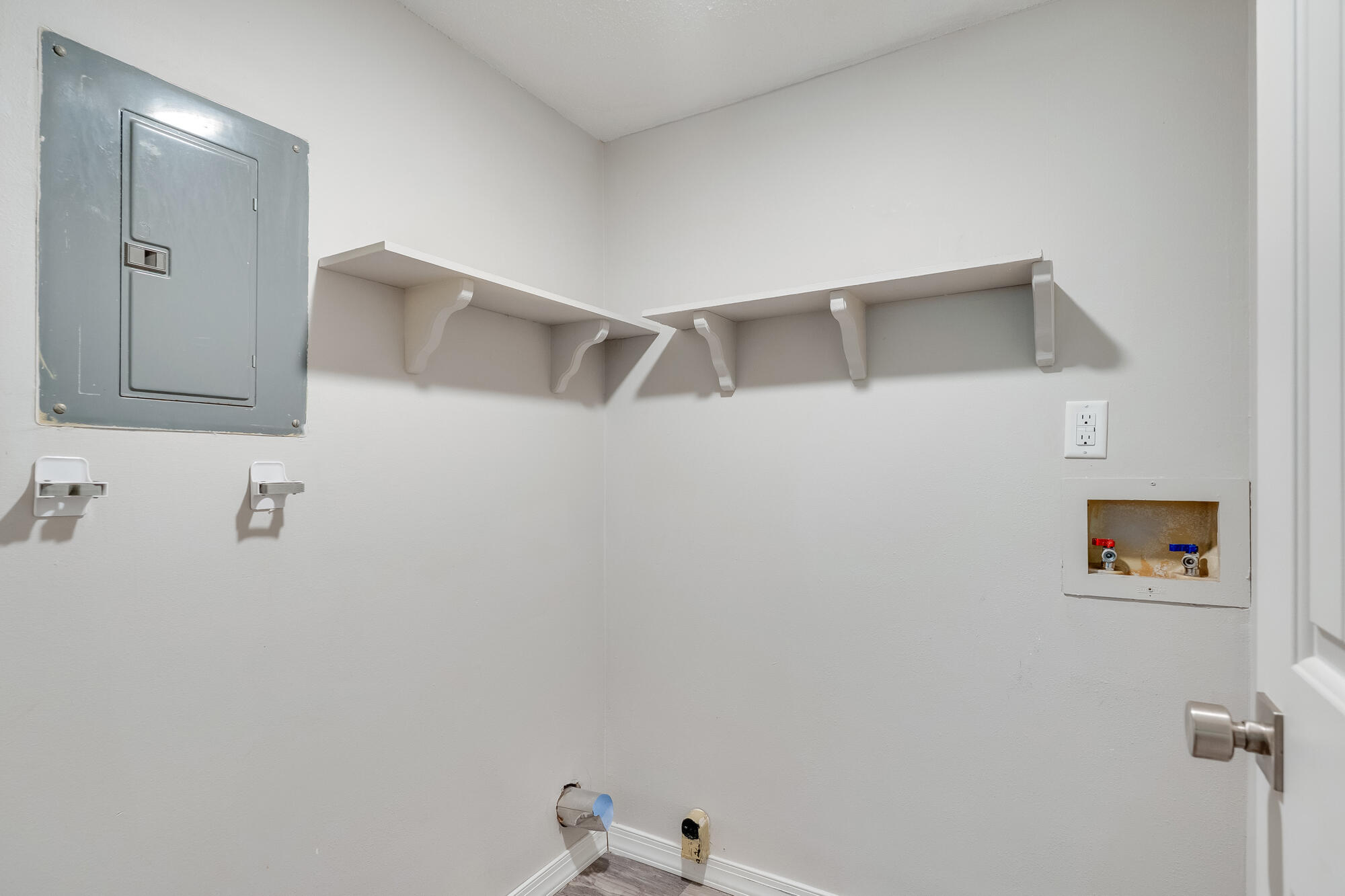 TOWNHOUSES AT THE HAMPTONS - Residential