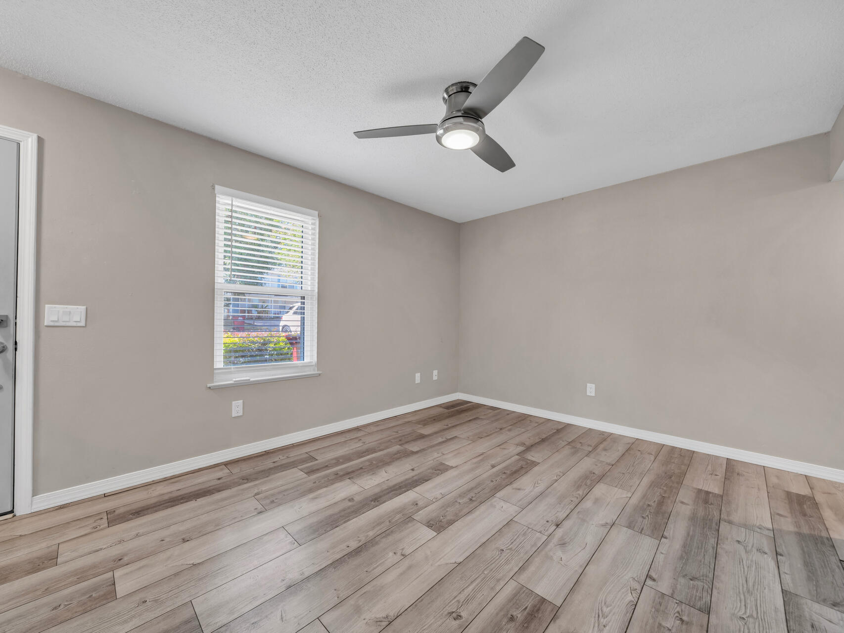 TOWNHOUSES AT THE HAMPTONS - Residential