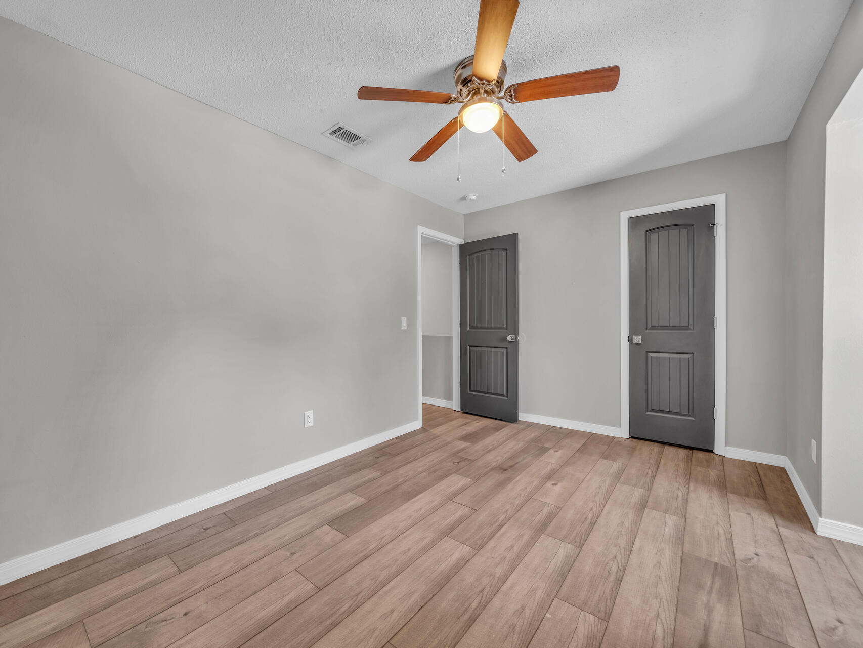 TOWNHOUSES AT THE HAMPTONS - Residential