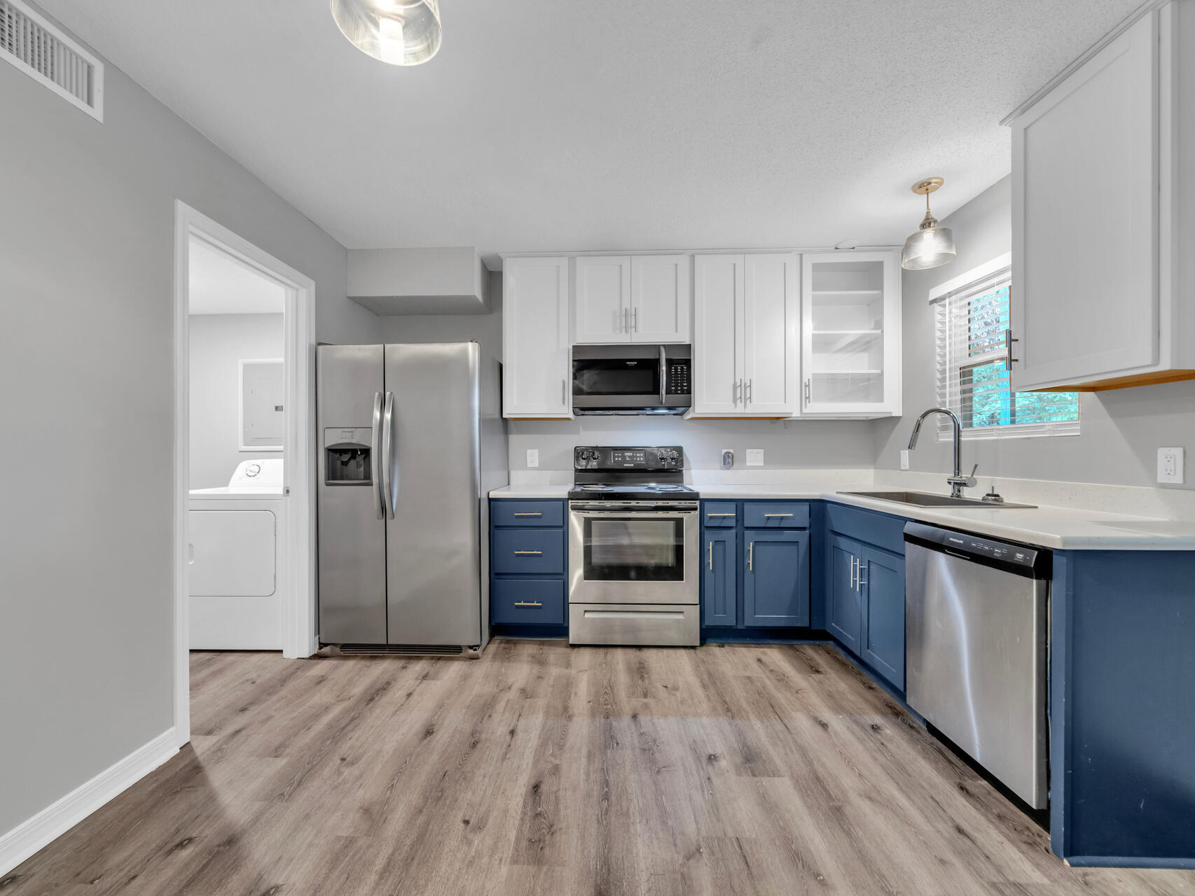 TOWNHOUSES AT THE HAMPTONS - Residential