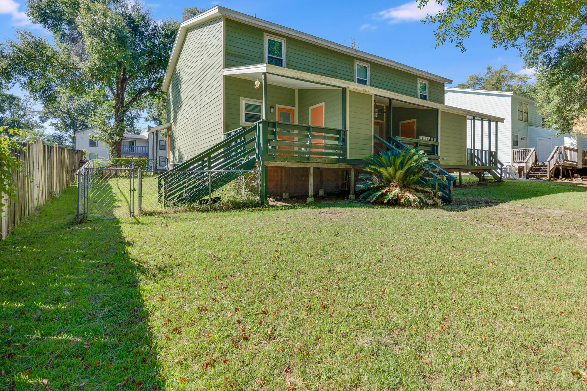 TOWNHOUSES AT THE HAMPTONS - Residential