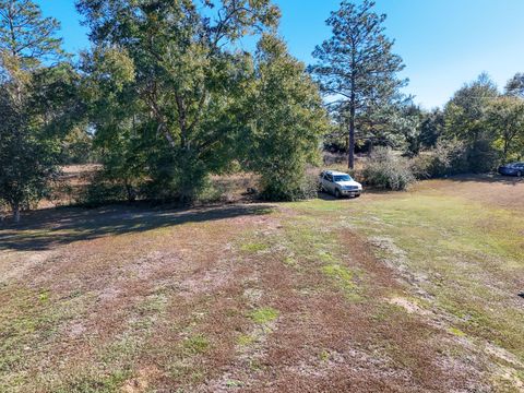 A home in DeFuniak Springs