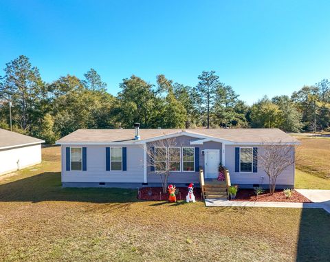 A home in DeFuniak Springs