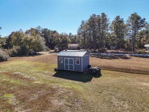 A home in DeFuniak Springs