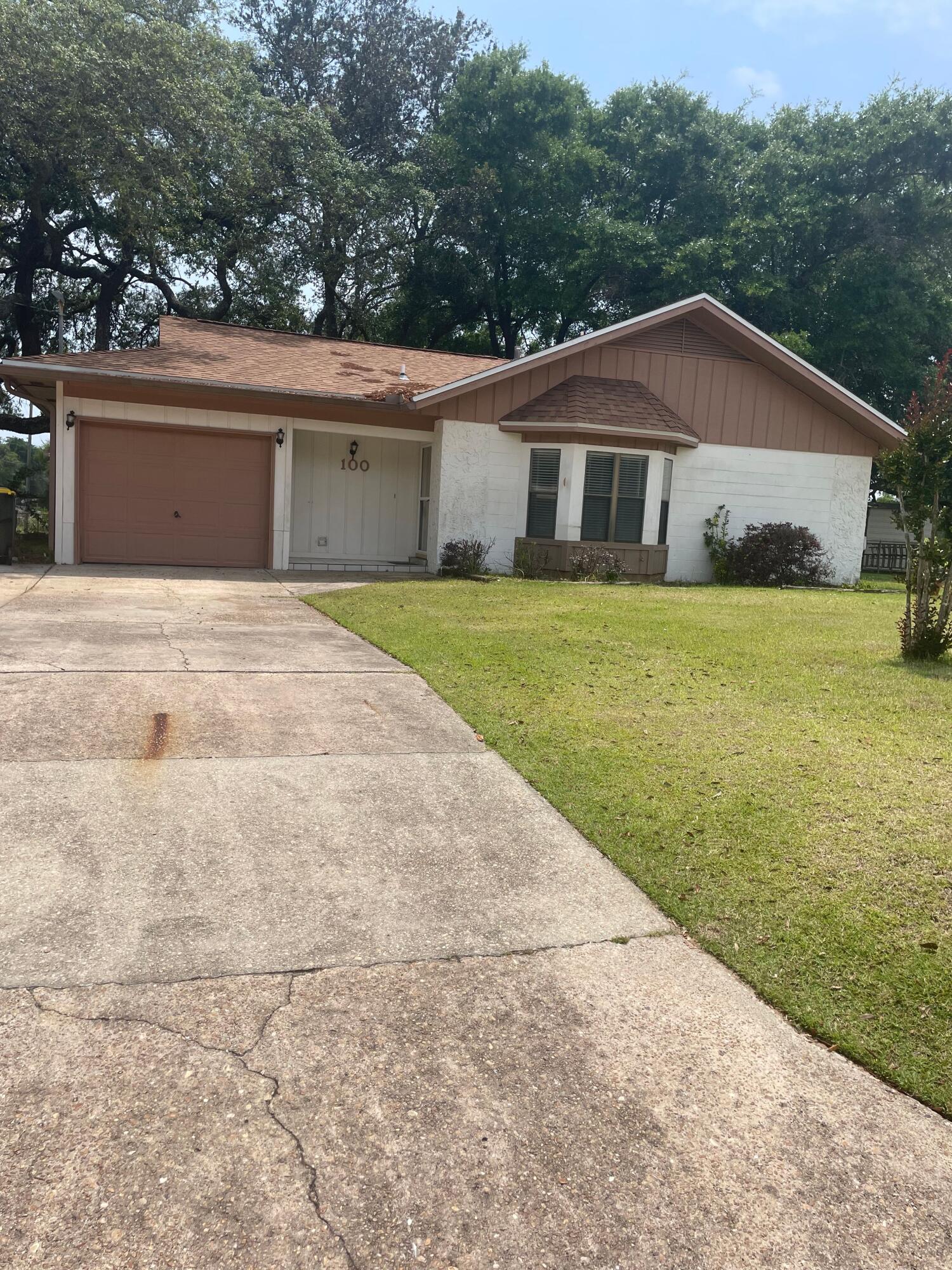 ELLIOTT POINT 10TH ADDNLOT 29   BLK  18 - Residential Lease