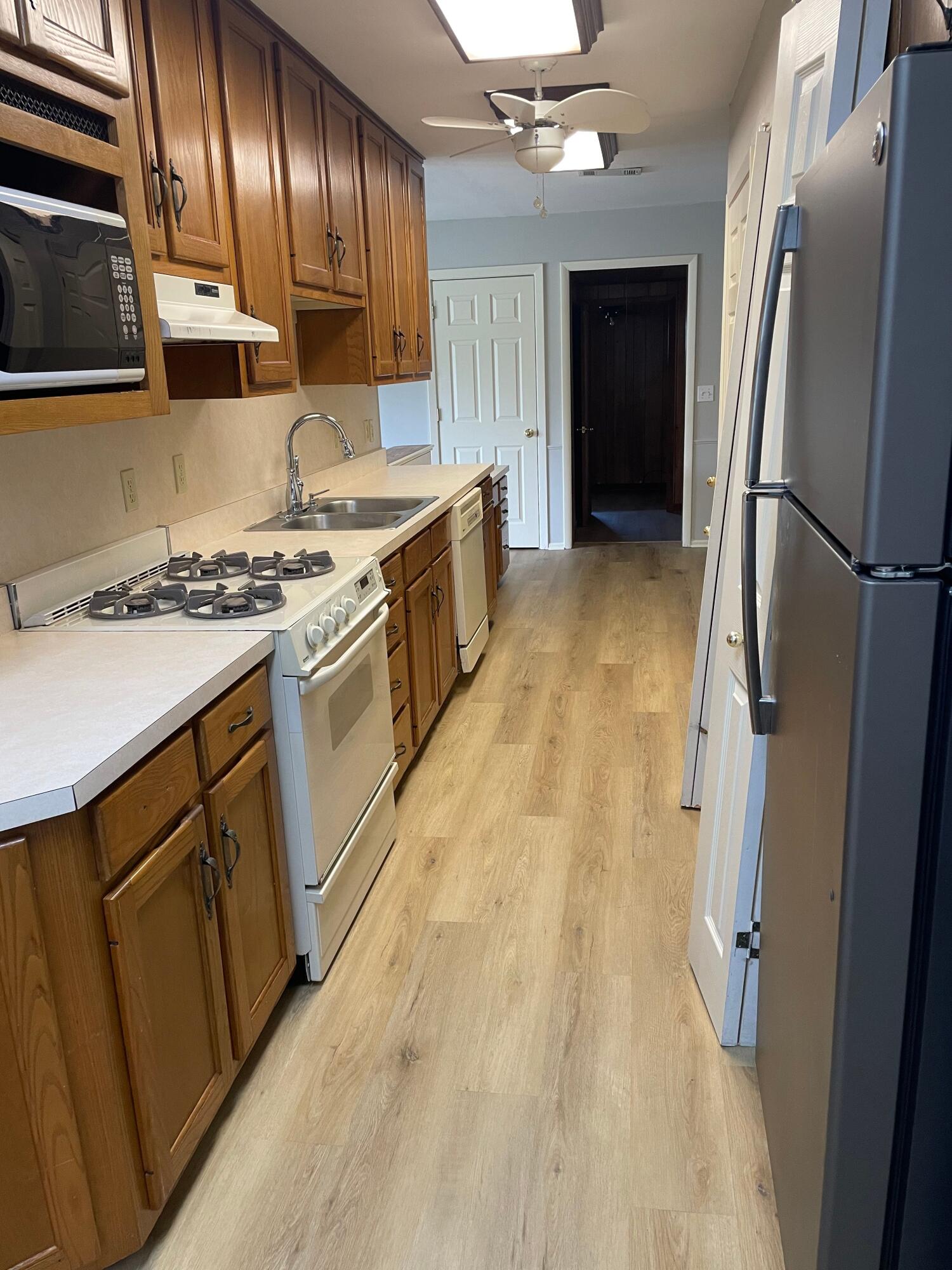 ELLIOTT POINT 10TH ADDNLOT 29   BLK  18 - Residential Lease