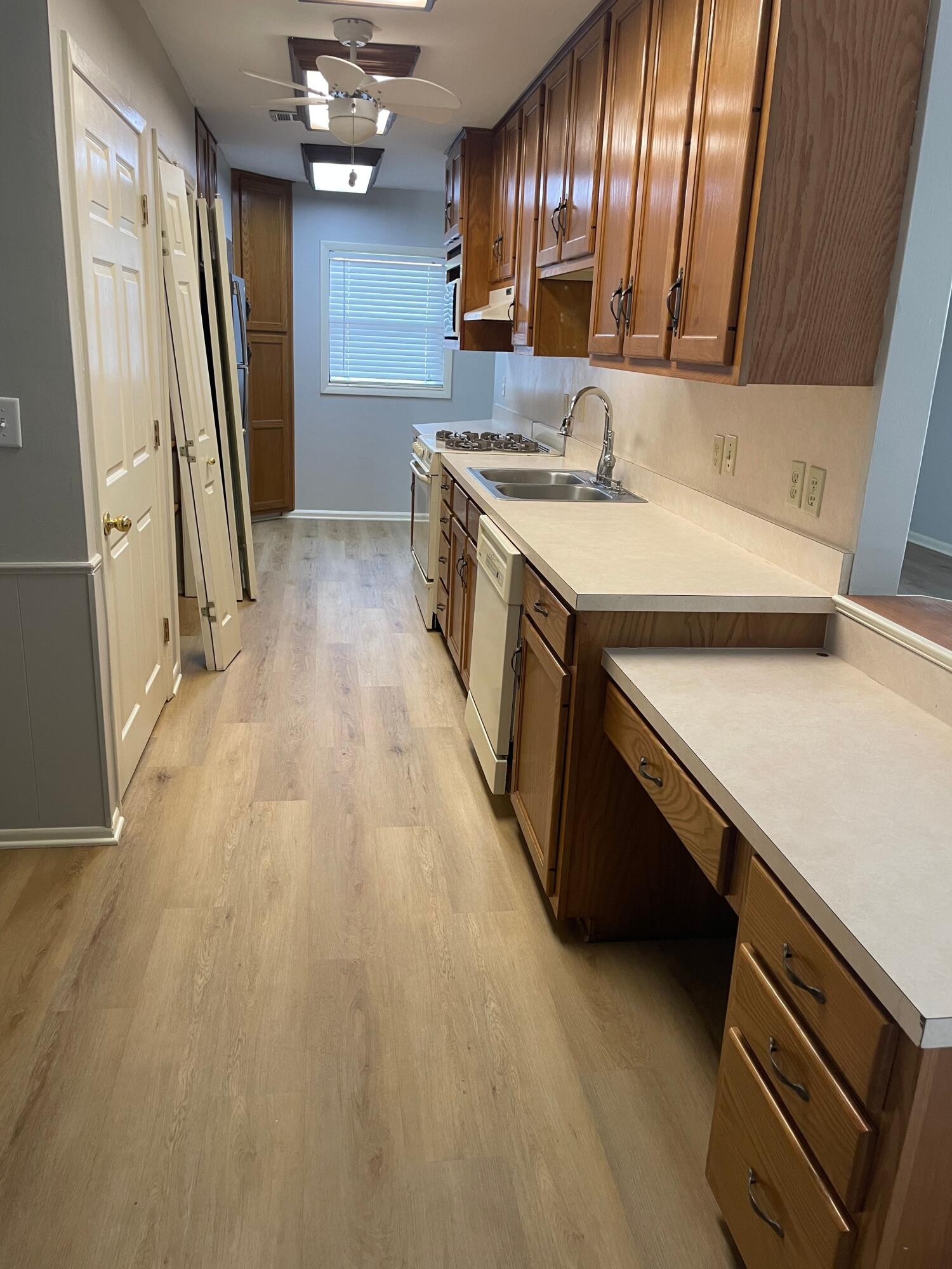 ELLIOTT POINT 10TH ADDNLOT 29   BLK  18 - Residential Lease