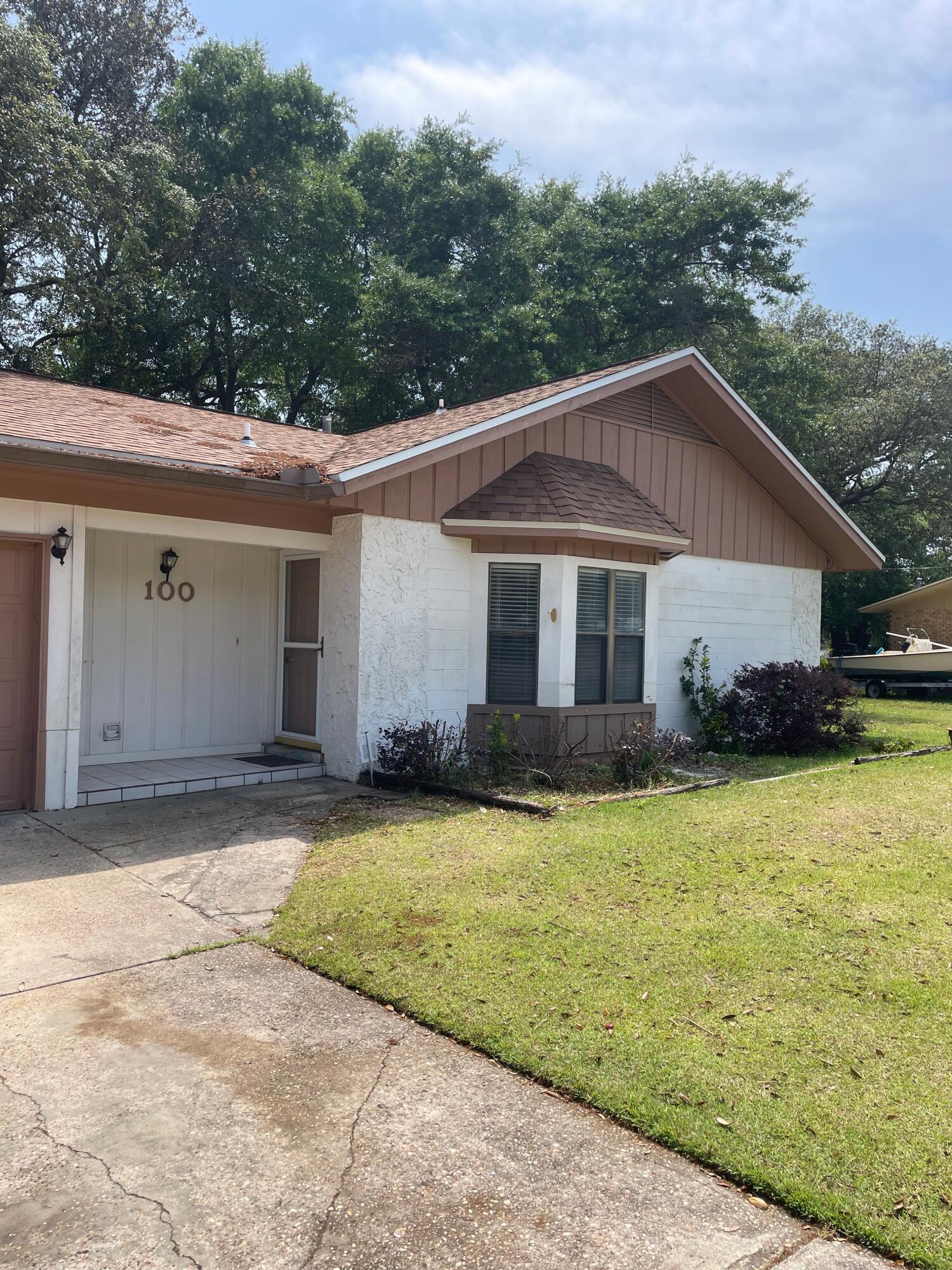 ELLIOTT POINT 10TH ADDNLOT 29   BLK  18 - Residential Lease