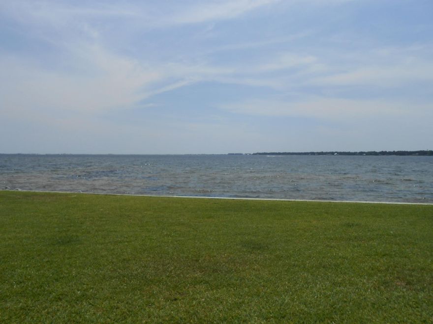 This fabulous 2 bedroom 2 bath Homepath property by Fannie Mae, has been freshly painted, new carpet and new stainless steel stove. Unit offers a fabulous water view, wood flooring in the living and dining area. Call today for your private viewing.