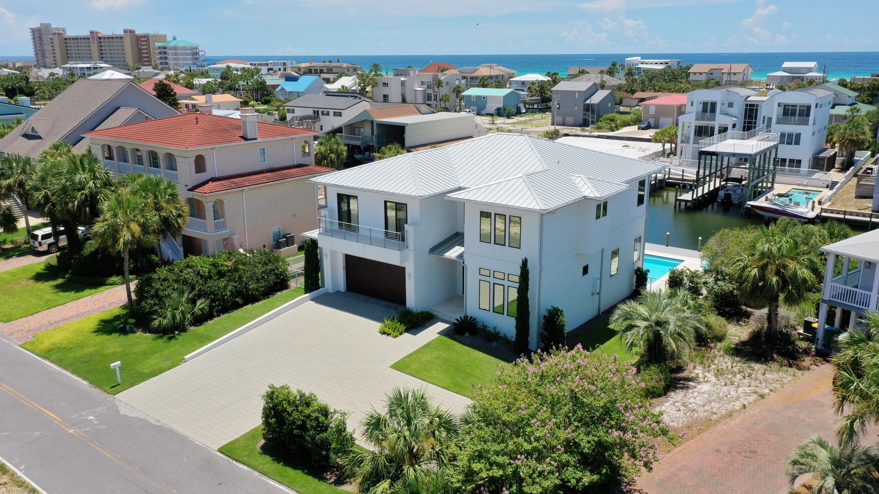 HOLIDAY ISLE - Residential