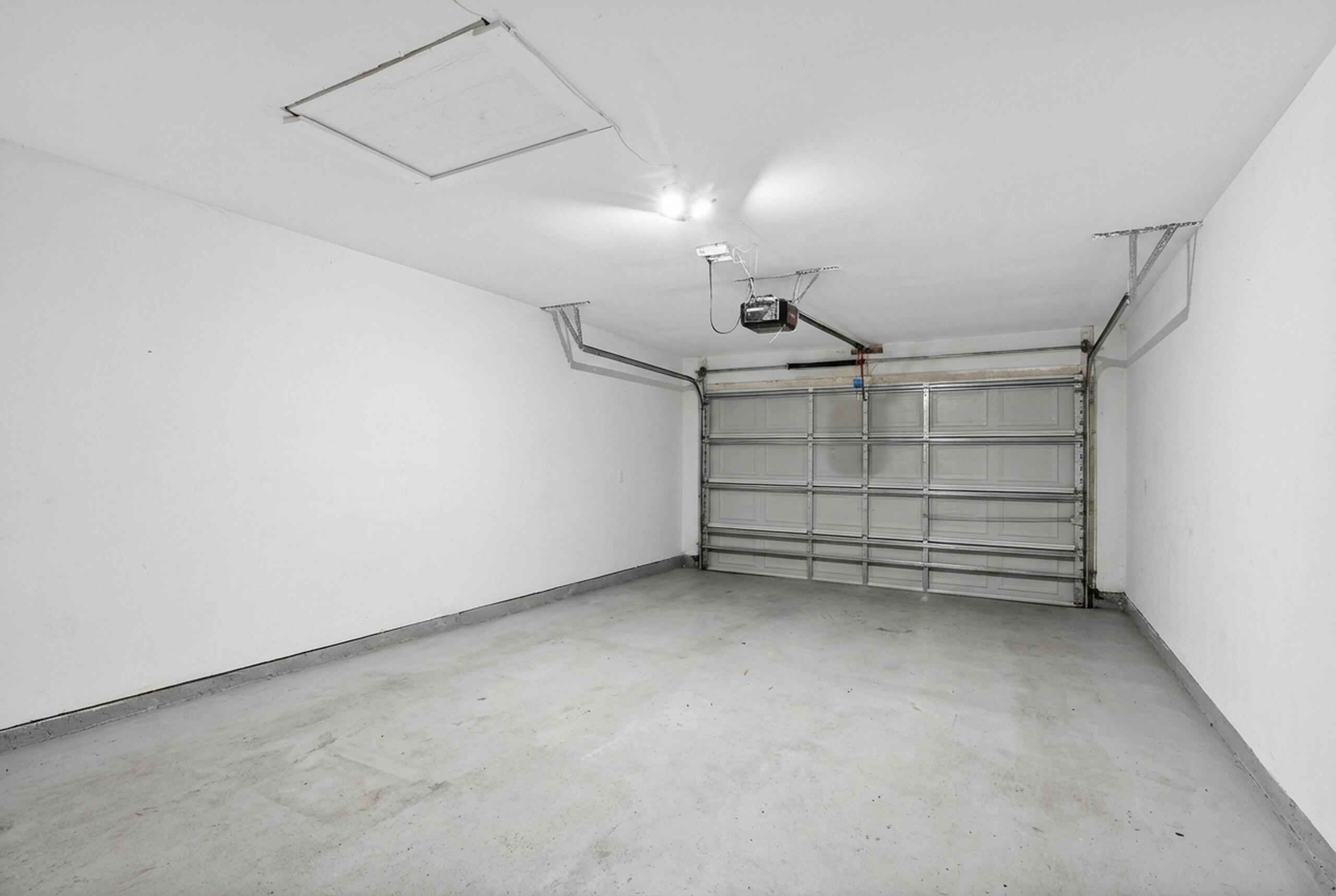 LINCOLN BAYOU PATIO HOMES - Residential