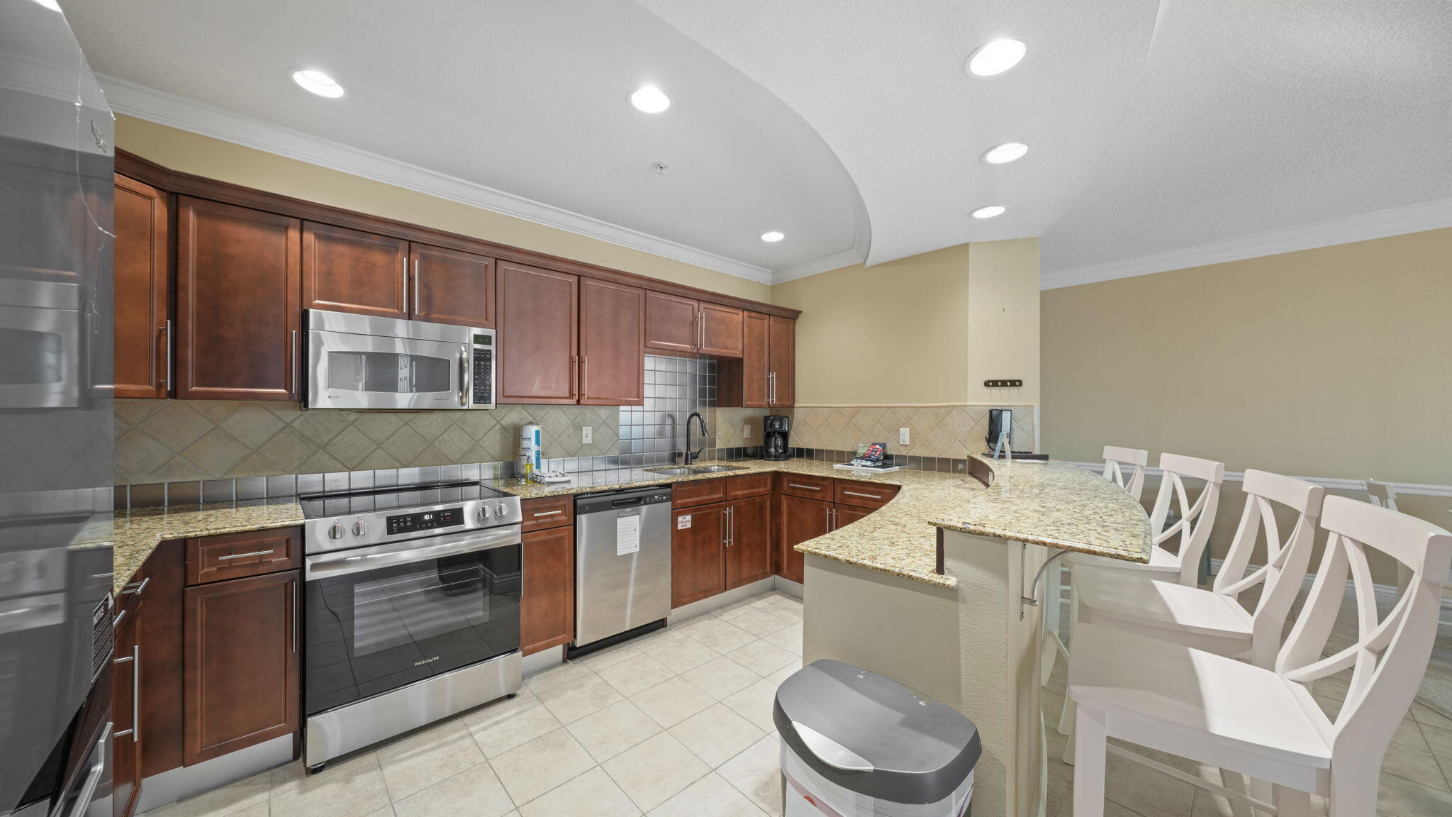 EMERALD GRANDE - Residential