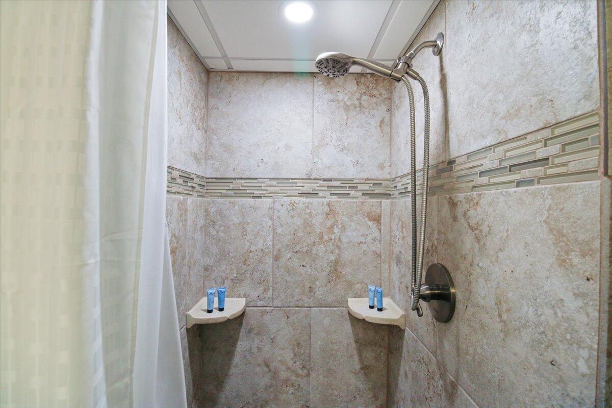 EDGEWATER TOWER 3 - Residential