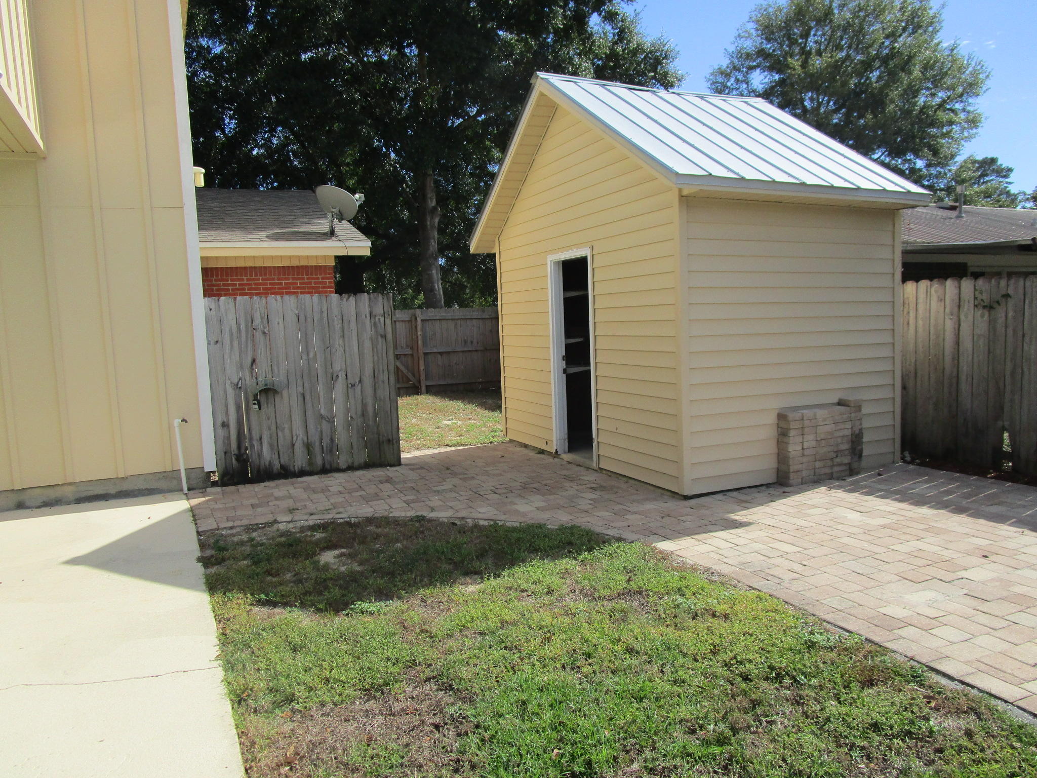 CAROL ANNE MANOR - Residential Lease