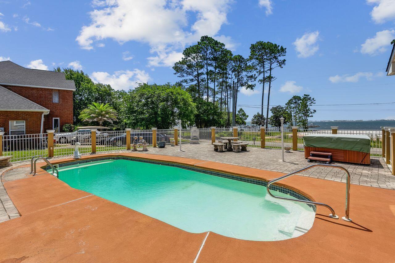 MARTHA'S COVE - Residential