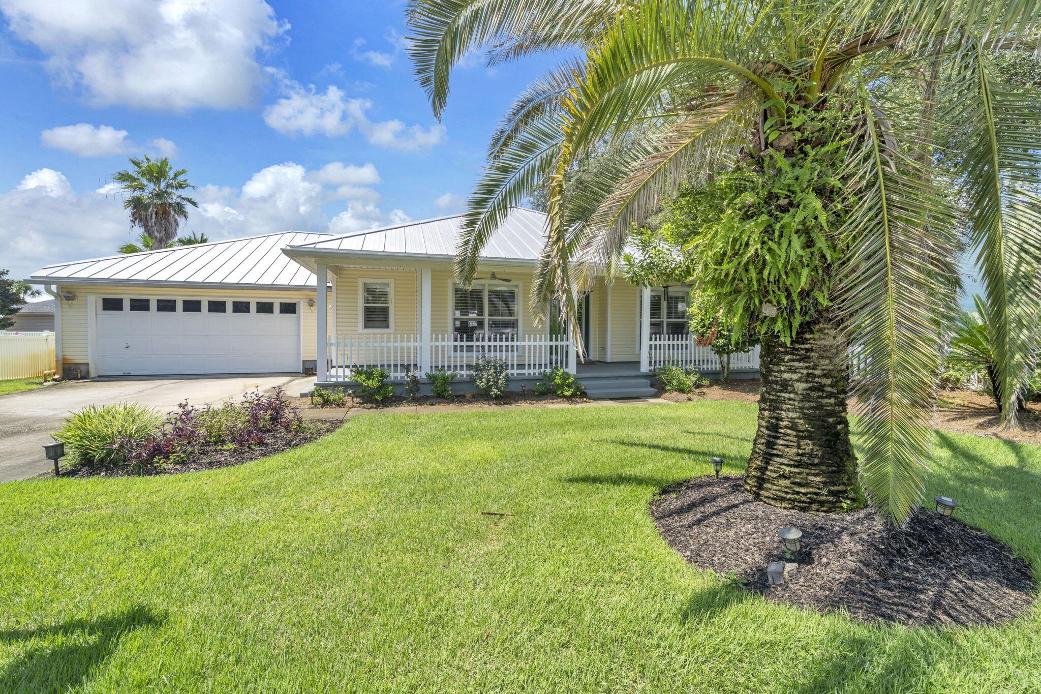 CRYSTAL BEACH COTTAGES - Residential