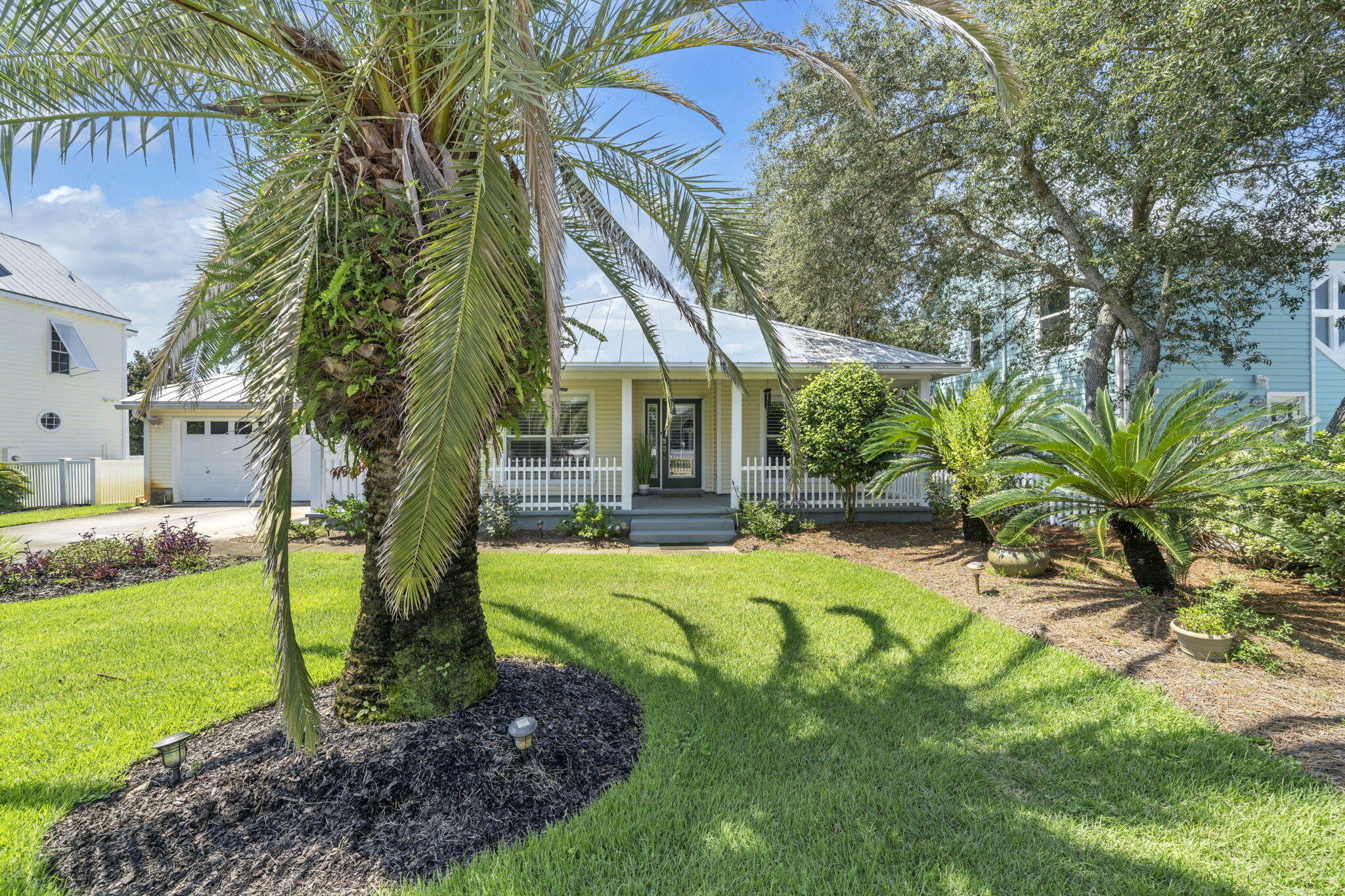 CRYSTAL BEACH COTTAGES - Residential
