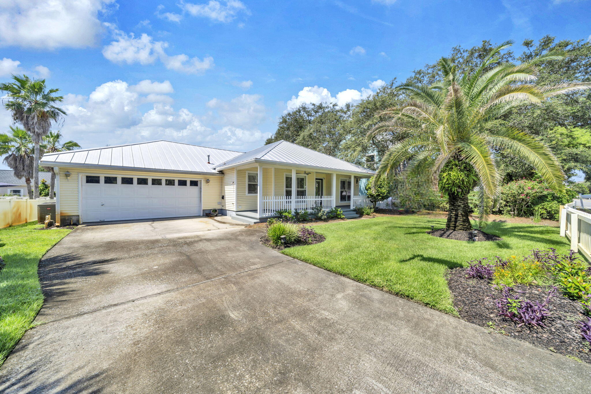 CRYSTAL BEACH COTTAGES - Residential