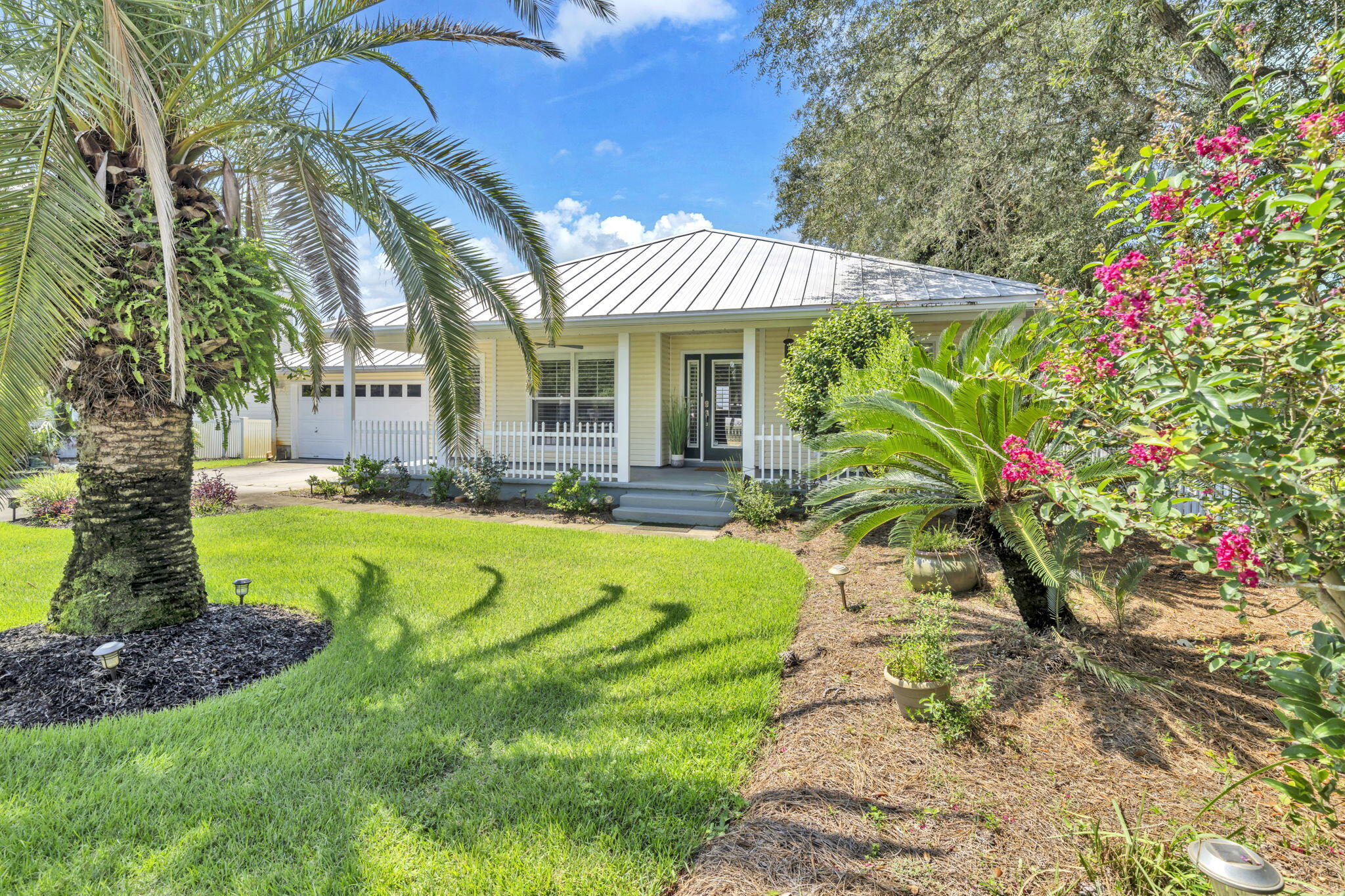 CRYSTAL BEACH COTTAGES - Residential
