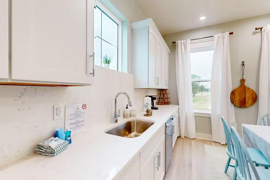 Lagoon Manor - Residential Lease