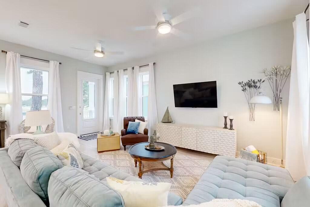 Lagoon Manor - Residential Lease