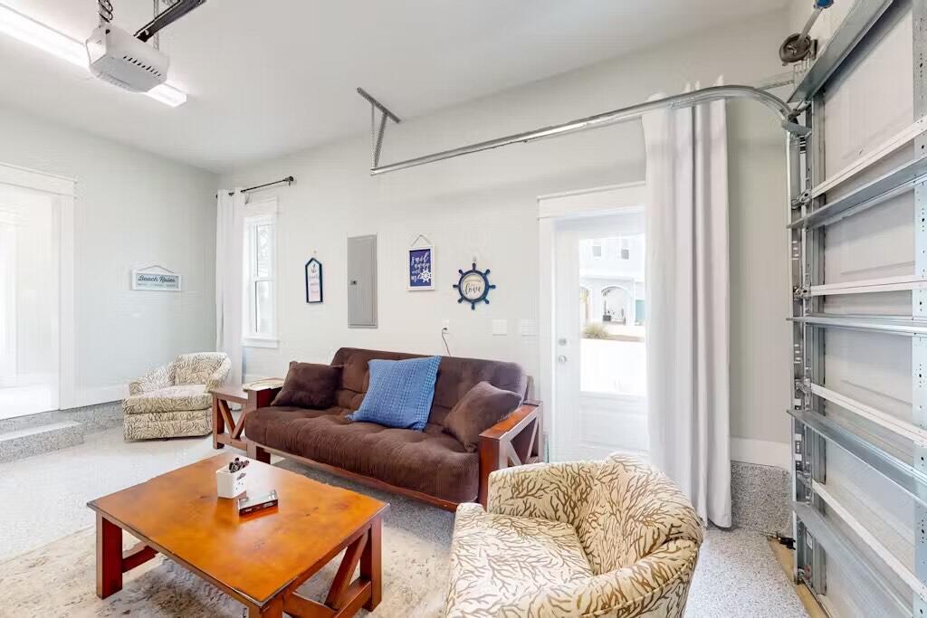 Lagoon Manor - Residential Lease