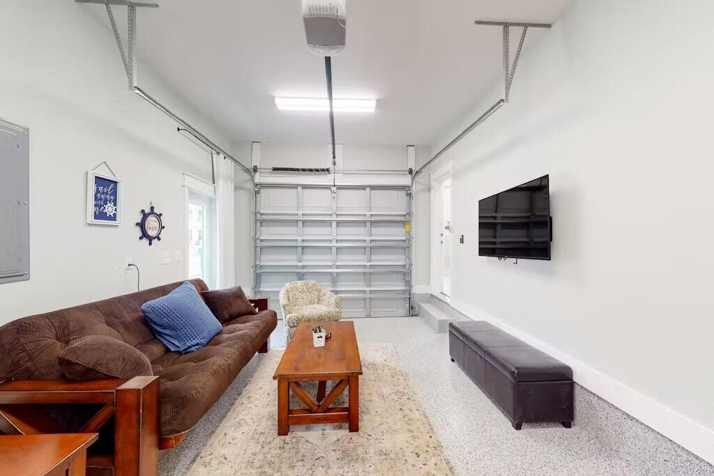 Lagoon Manor - Residential Lease