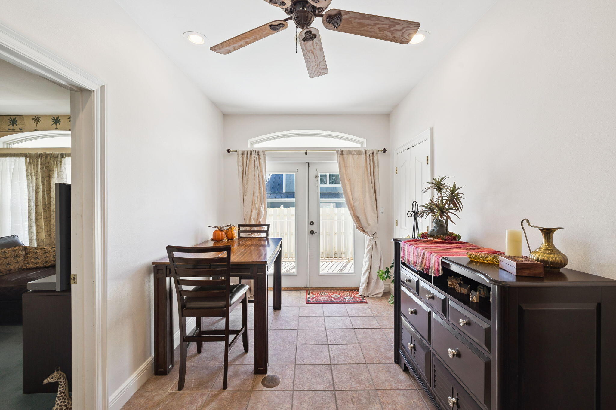 SNOW DRIFT BEACH - Residential