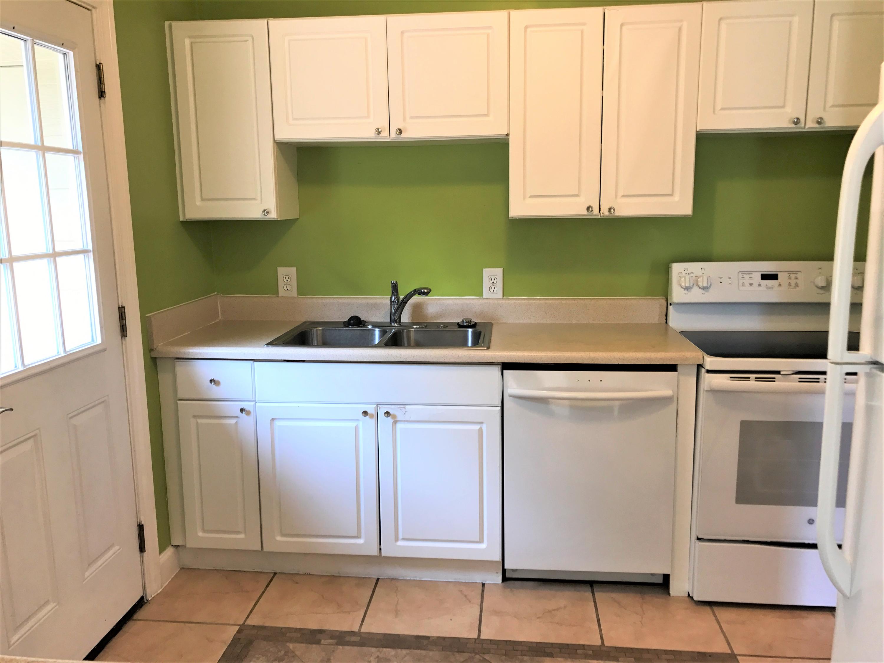 ELLIOTTS POINT RESUB - Residential Lease