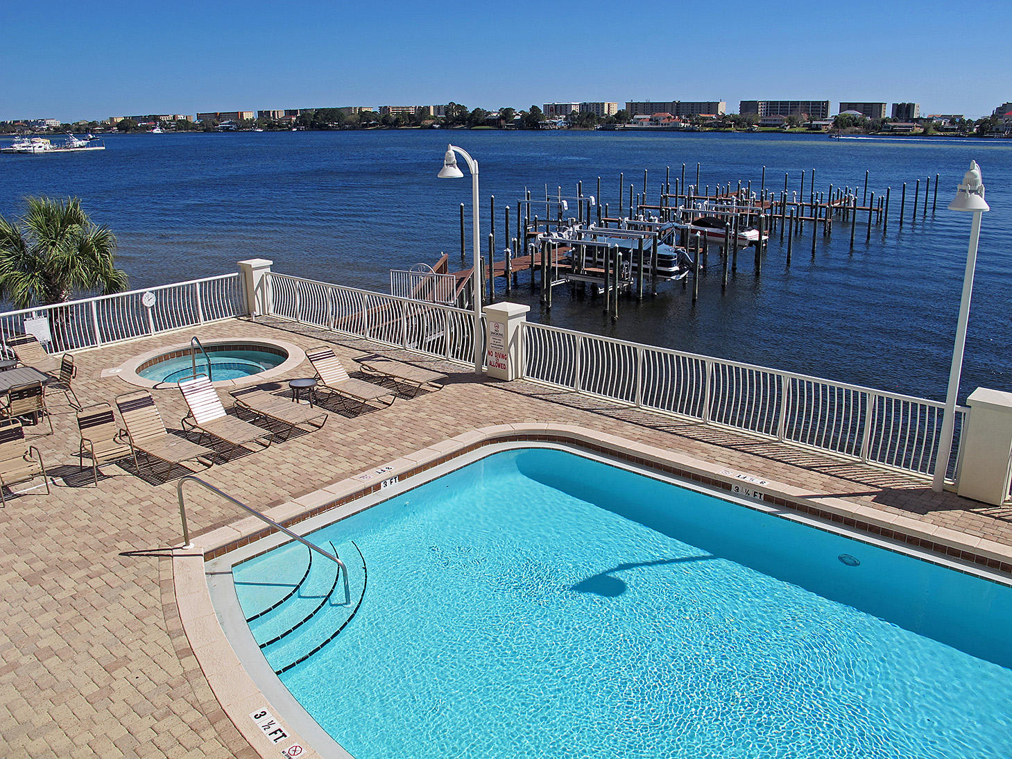 PRESIDIO YACHT CLUB - Residential