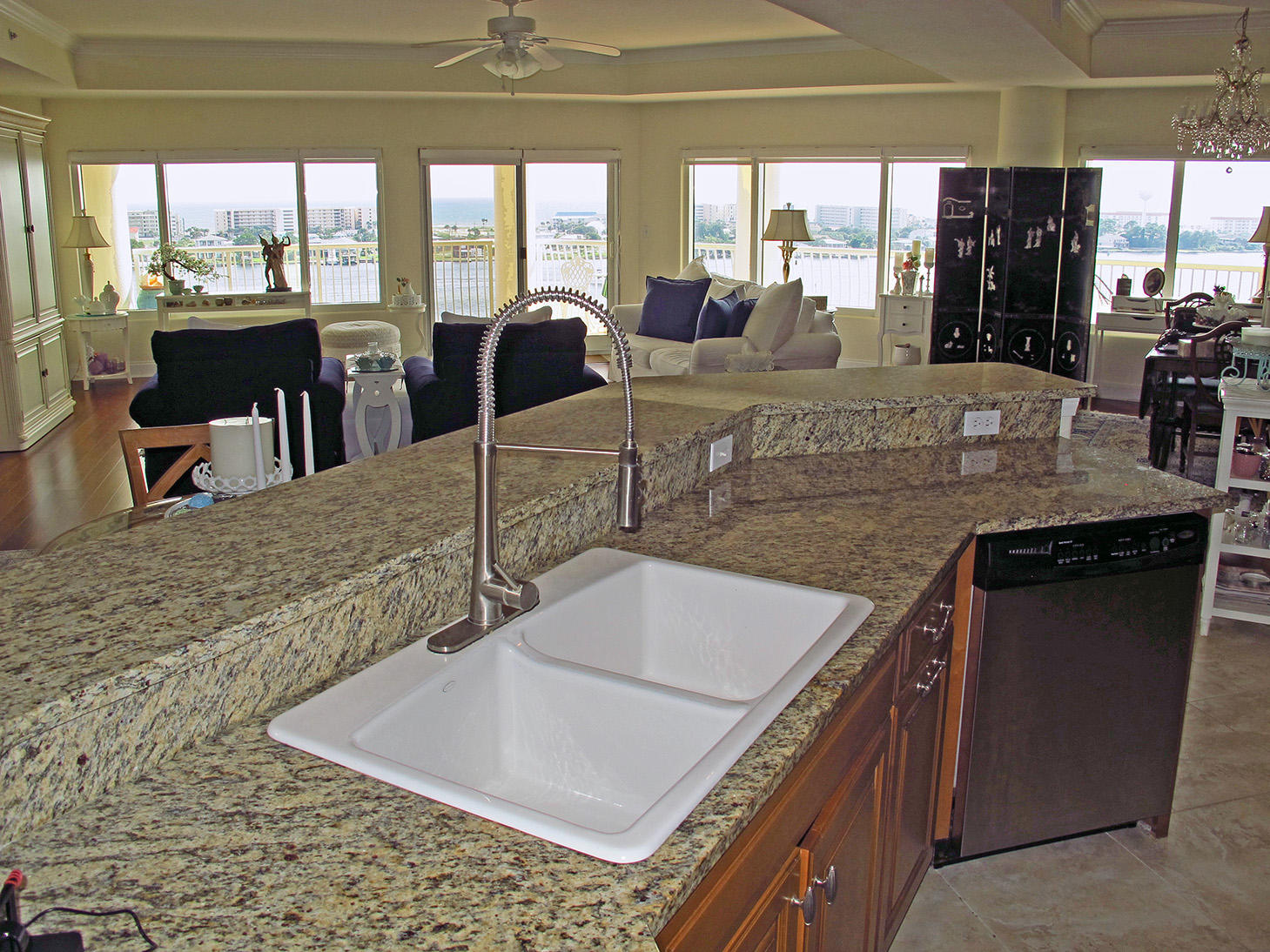 PRESIDIO YACHT CLUB - Residential