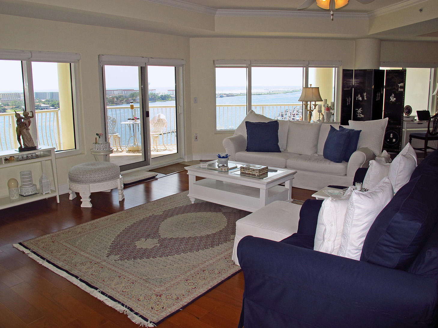 PRESIDIO YACHT CLUB - Residential