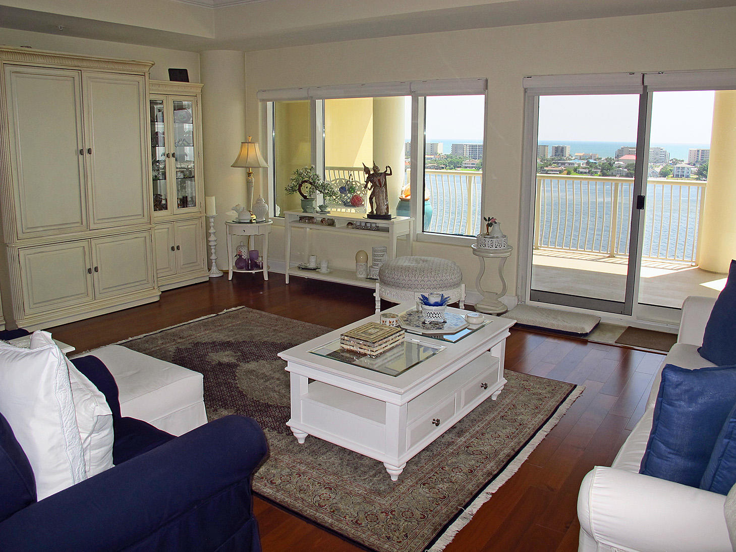 PRESIDIO YACHT CLUB - Residential