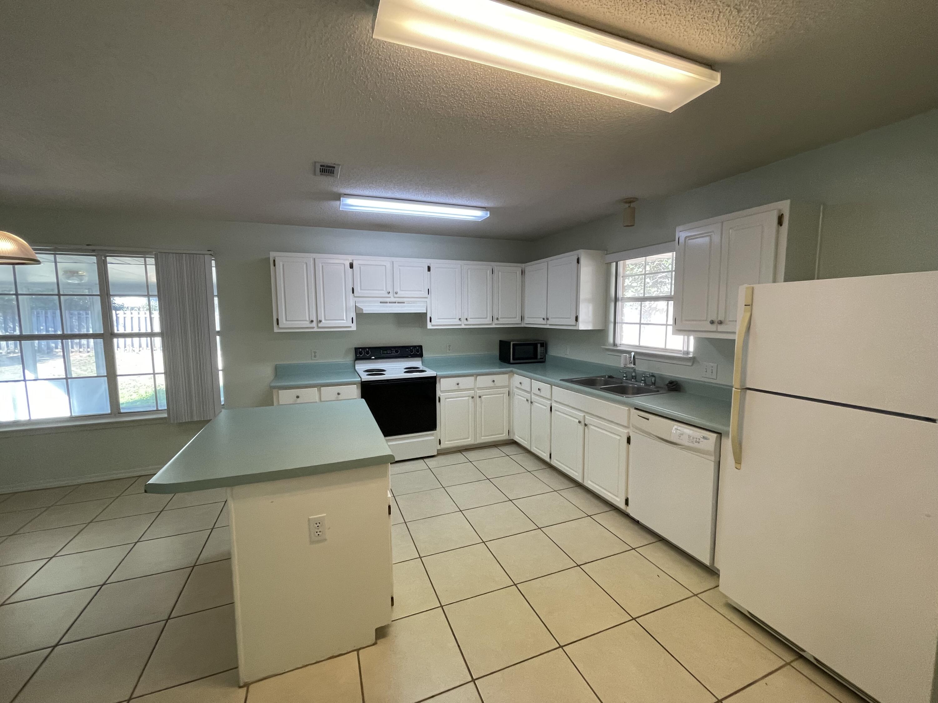 STEEPLECHASE PH 1 - Residential Lease