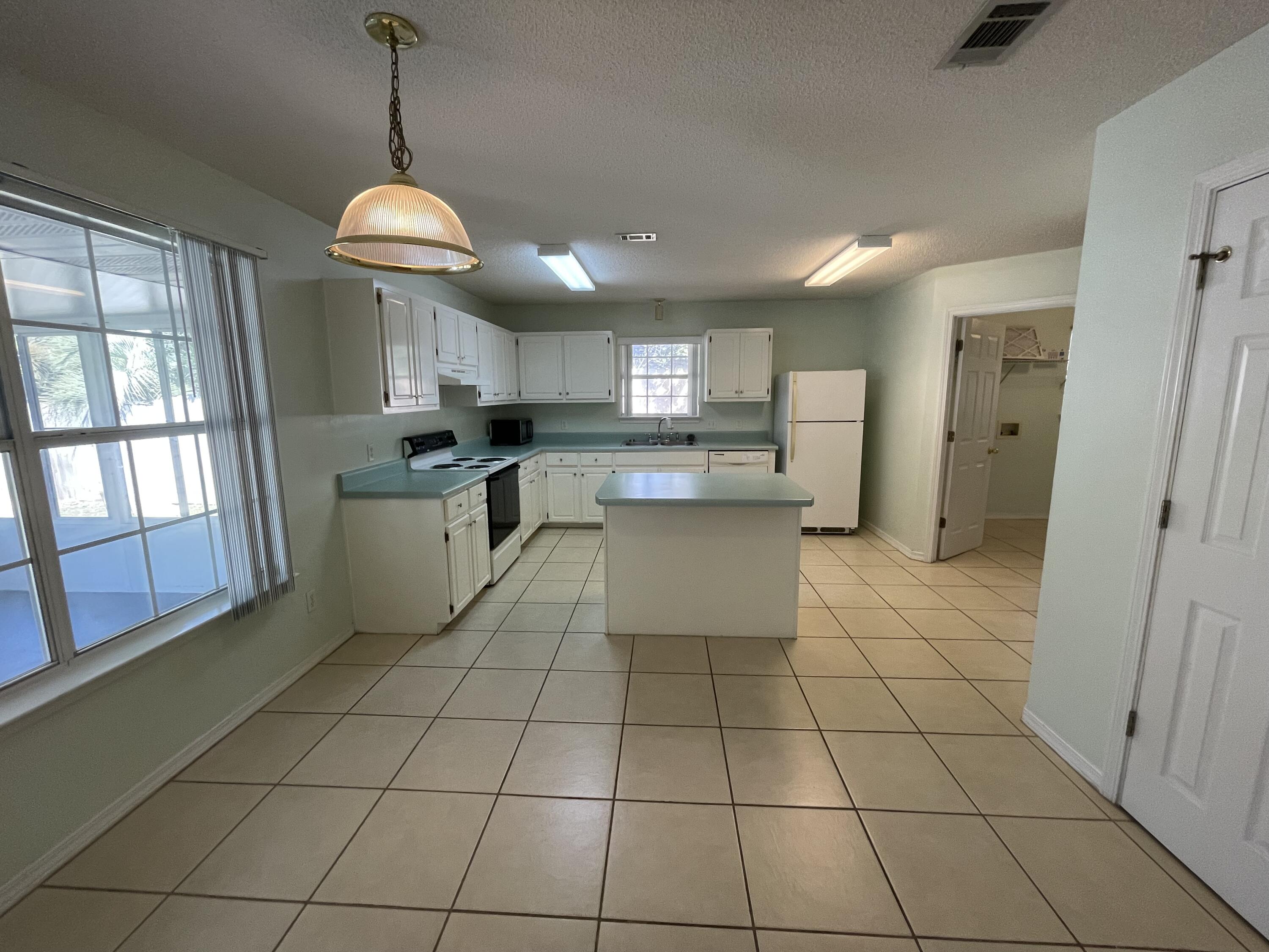 STEEPLECHASE PH 1 - Residential Lease