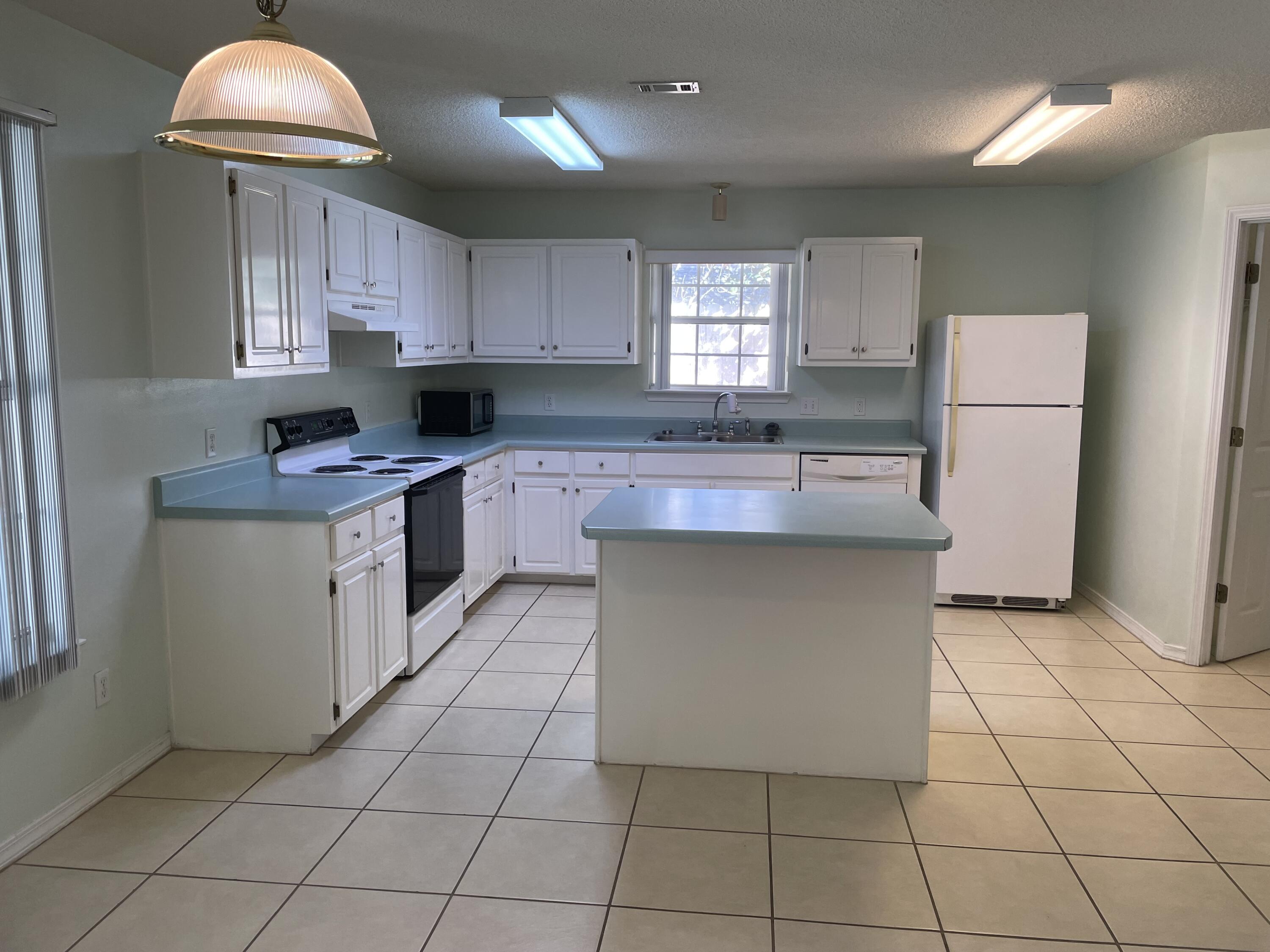 STEEPLECHASE PH 1 - Residential Lease