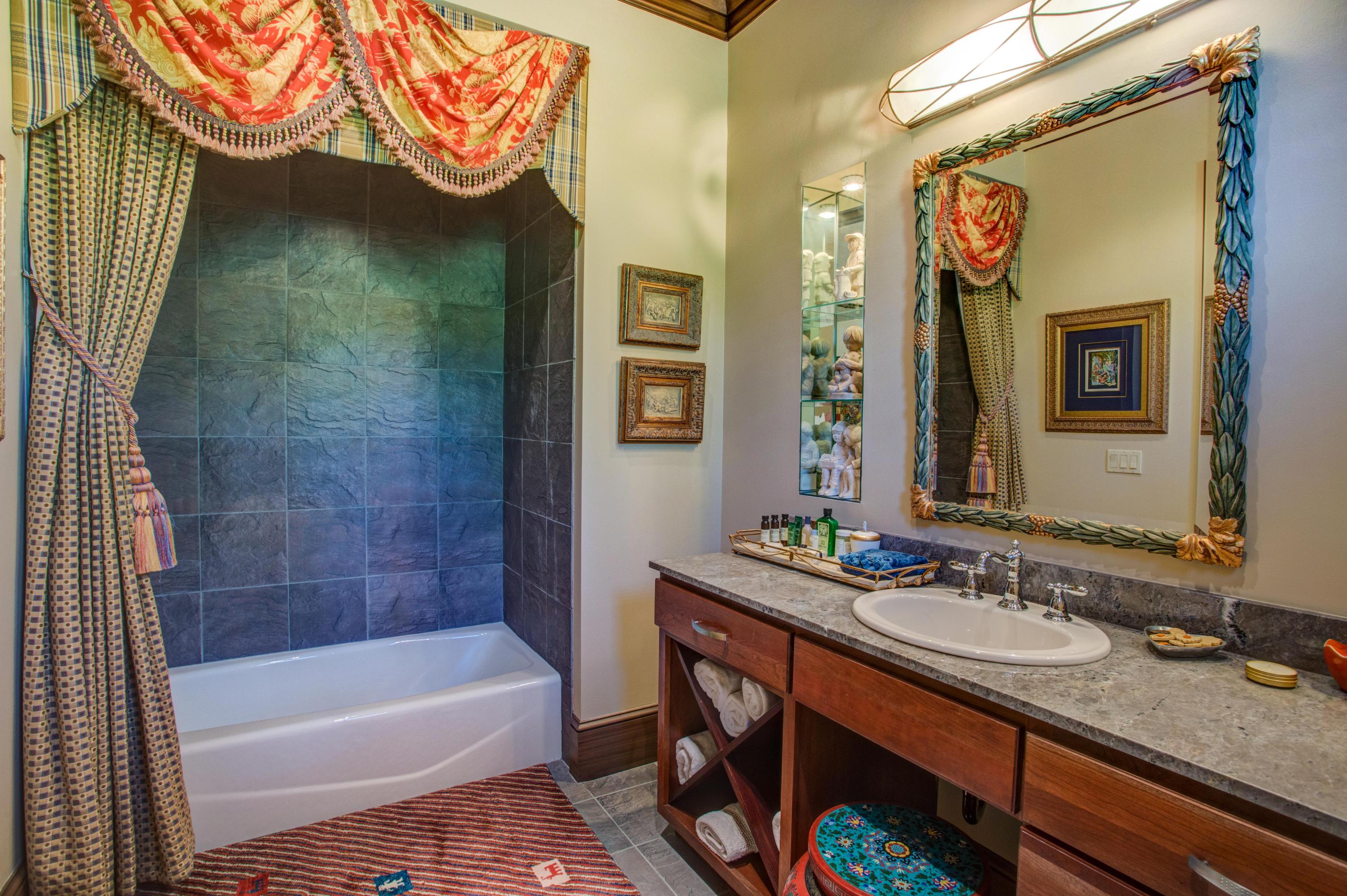 BURNT PINE - Residential