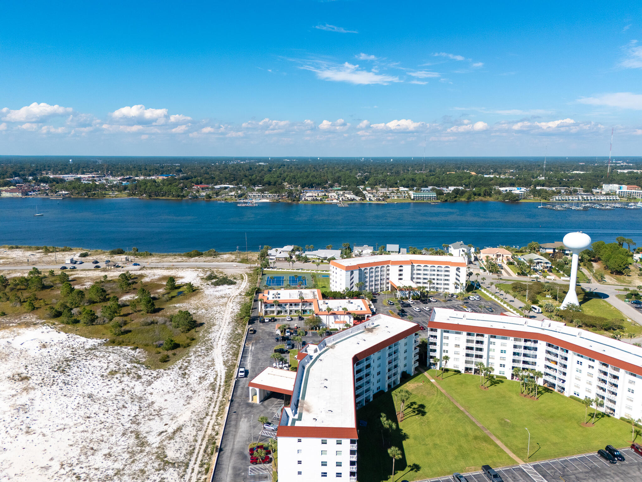 EL MATADOR CONDO - Residential