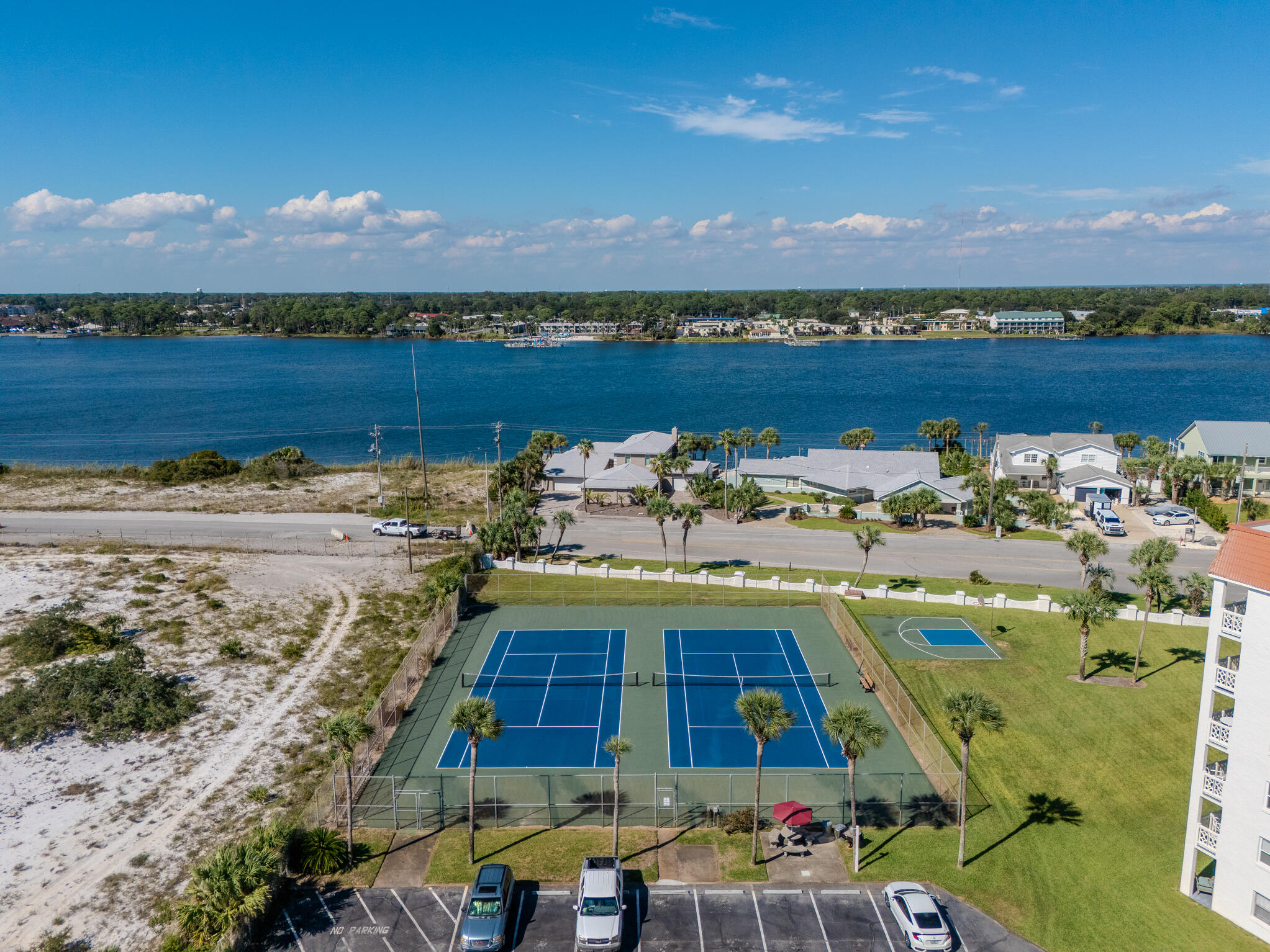 EL MATADOR CONDO - Residential