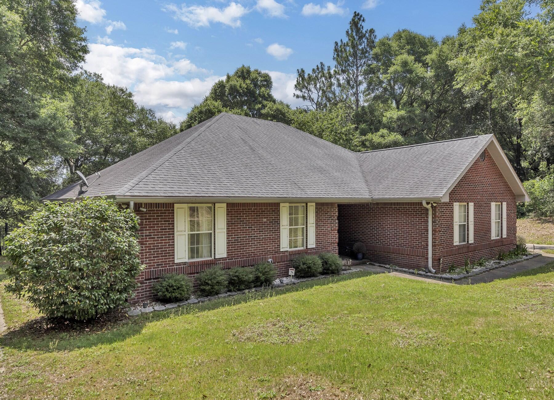 KENNEDY LAKES 1ST ADDN - Residential Lease