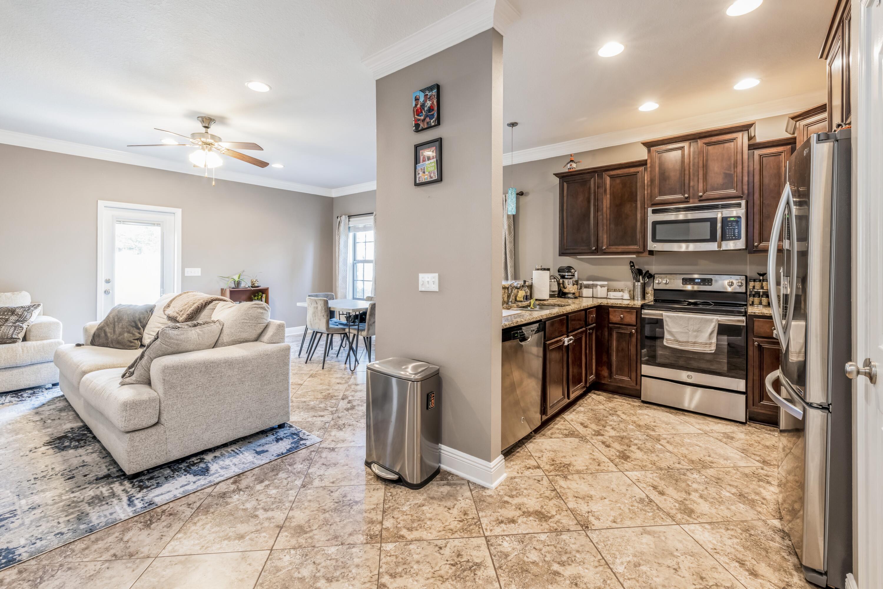 RESERVE POINTE - Residential