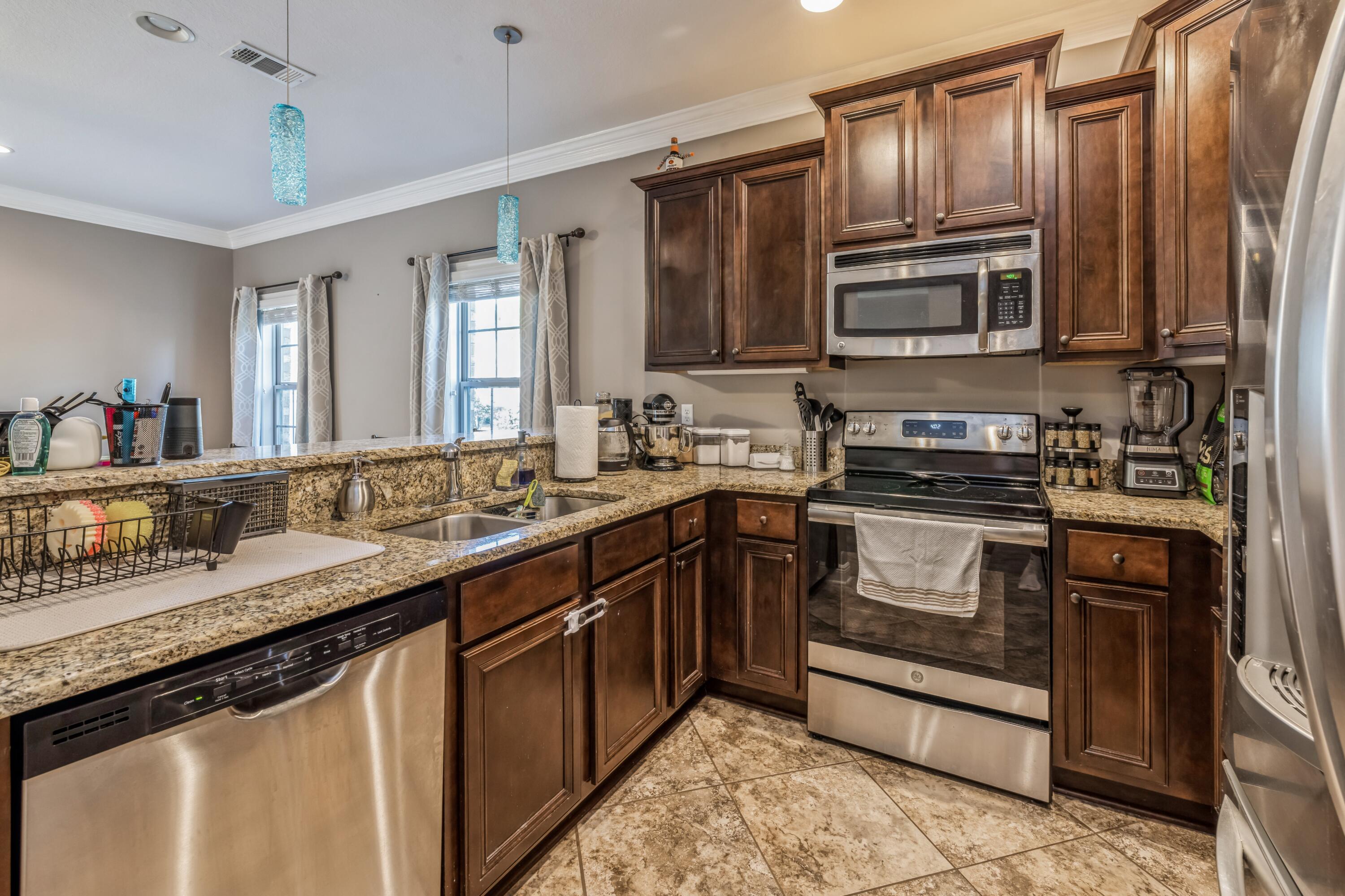 RESERVE POINTE - Residential