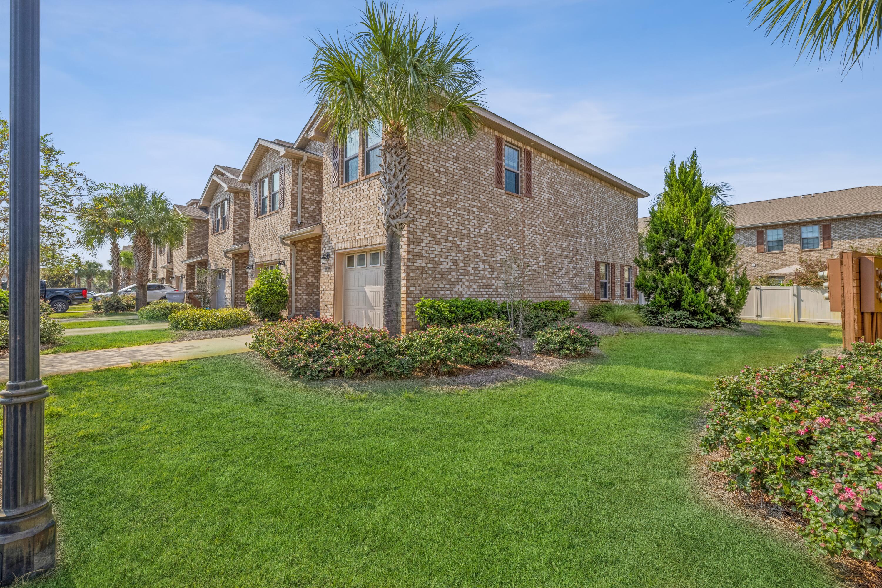 RESERVE POINTE - Residential