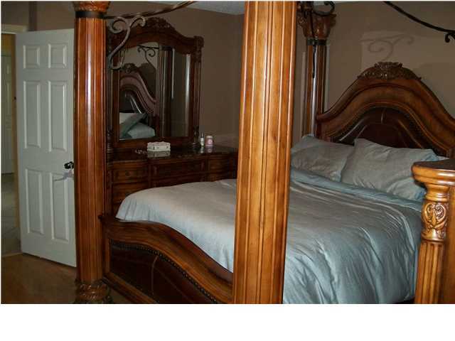 RIVERSIDE NORTH - Residential Lease