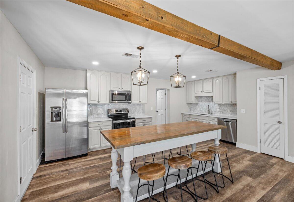 CAROL ANNE MANOR - Residential