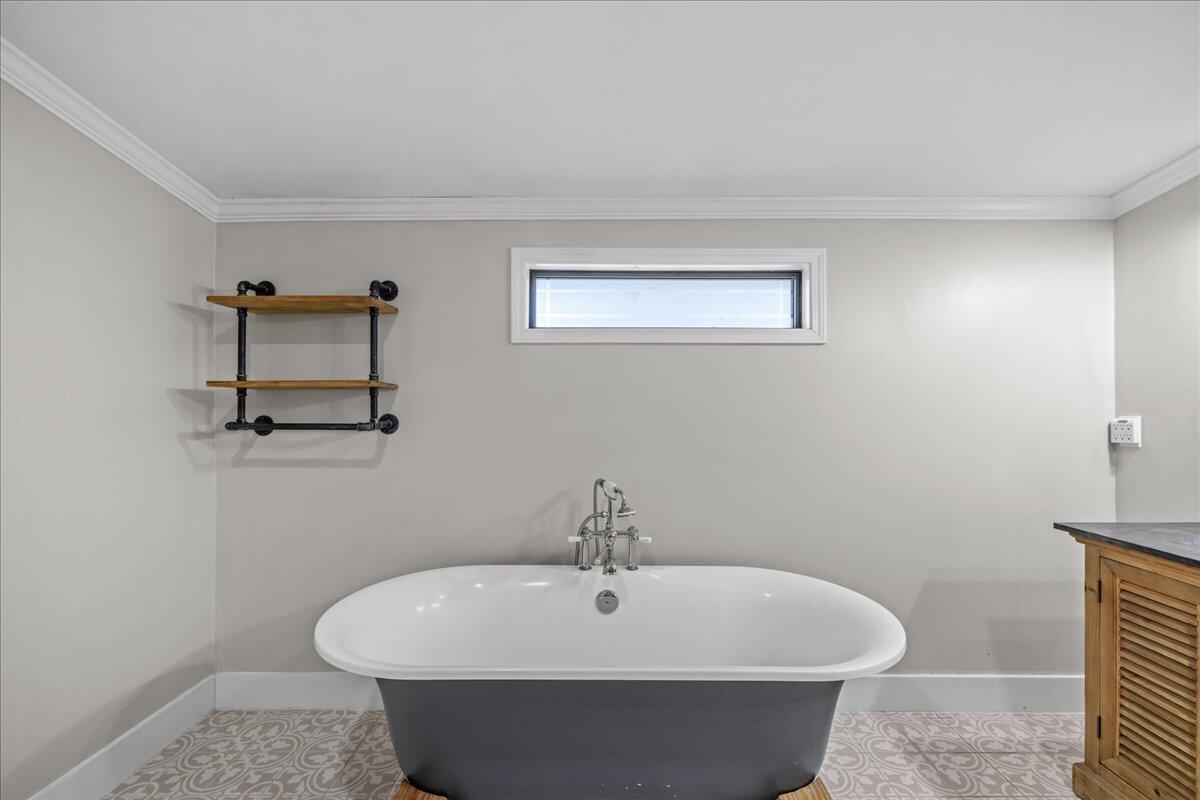 CAROL ANNE MANOR - Residential
