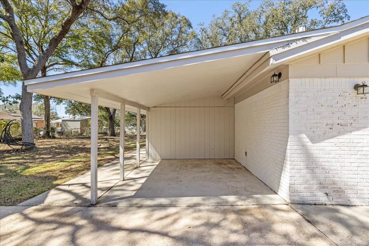 CAROL ANNE MANOR - Residential